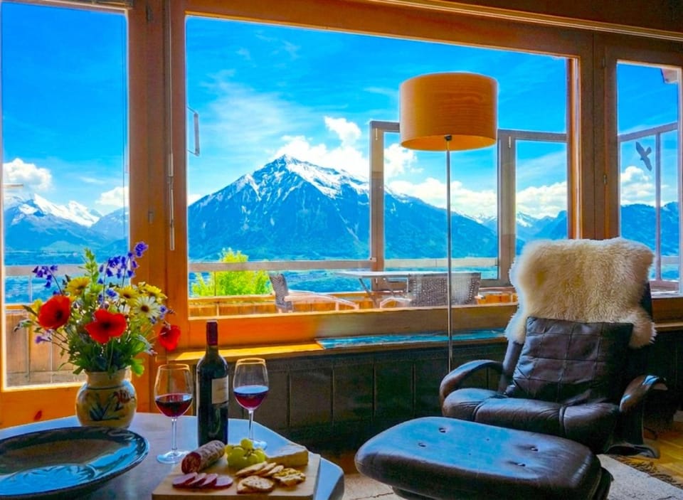 Lake Thun Alps Scenic Views and Concierge by SwissHut Apartment in Canton of Bern (Region)