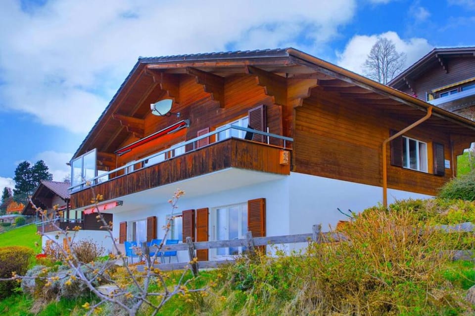 Lake Thun Alps Scenic Views and Concierge by SwissHut Apartment in Canton of Bern (Region)