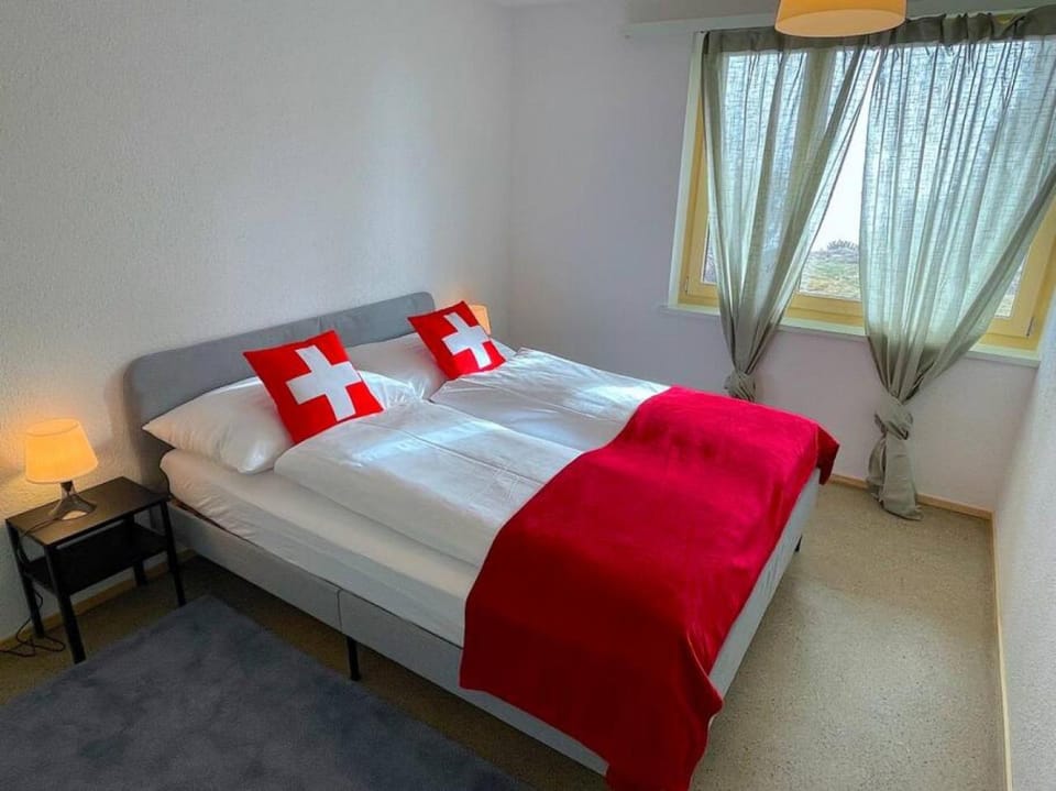 Lake Thun Alps Scenic Views and Concierge by SwissHut Apartment in Canton of Bern (Region)