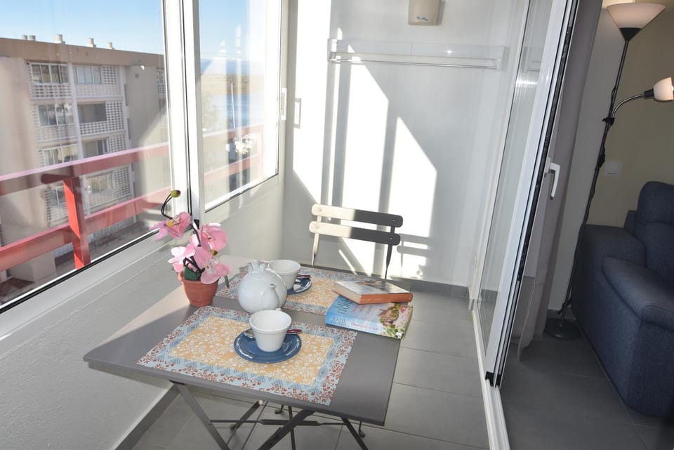View (from property/room), Balcony/Terrace, Living room