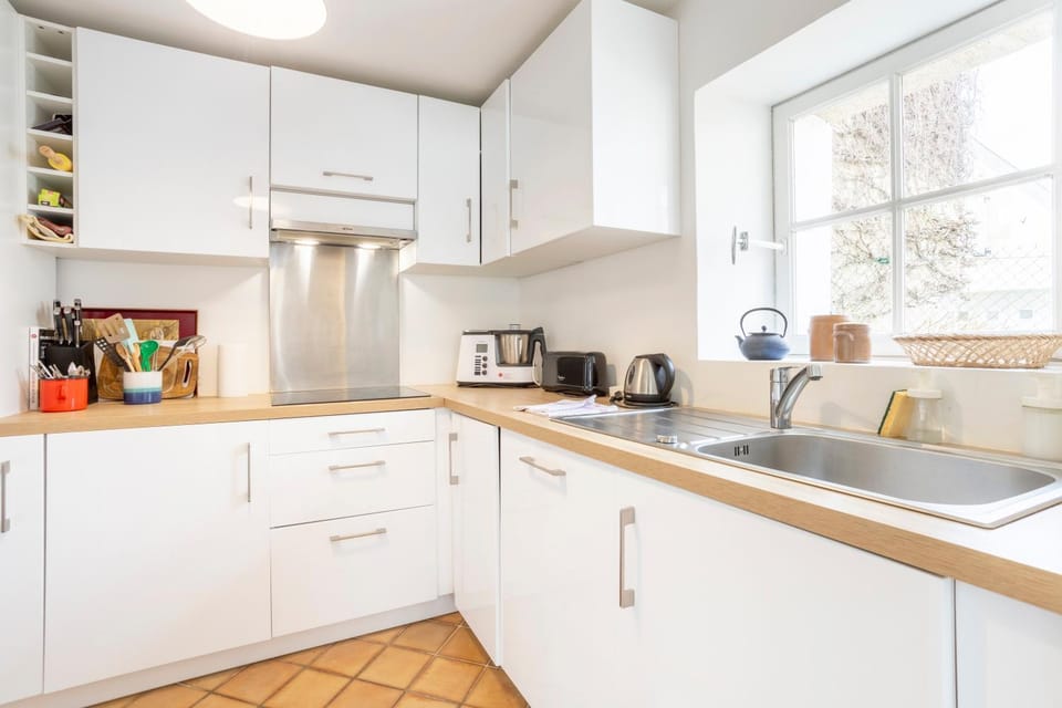 Kitchen or kitchenette, Living room