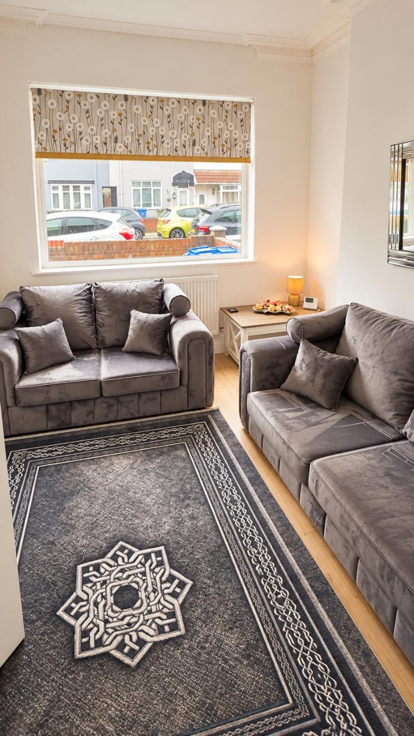3BR Contractor House w Garden nr Park House in Cleethorpes