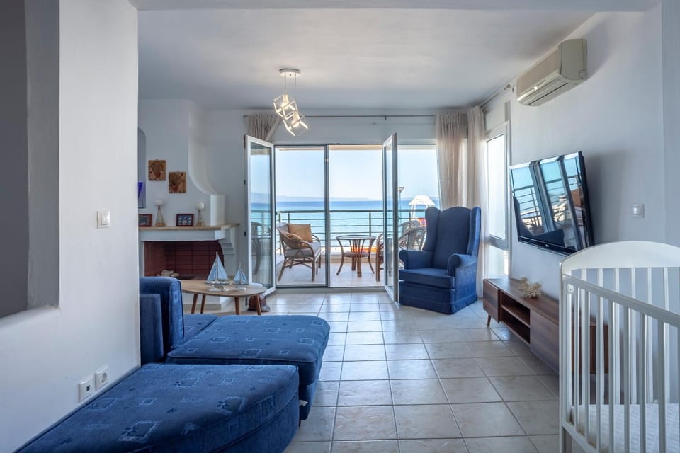 Bed, View (from property/room), Balcony/Terrace, Living room, Photo of the whole room, Seating area, Dining area, Bedroom
