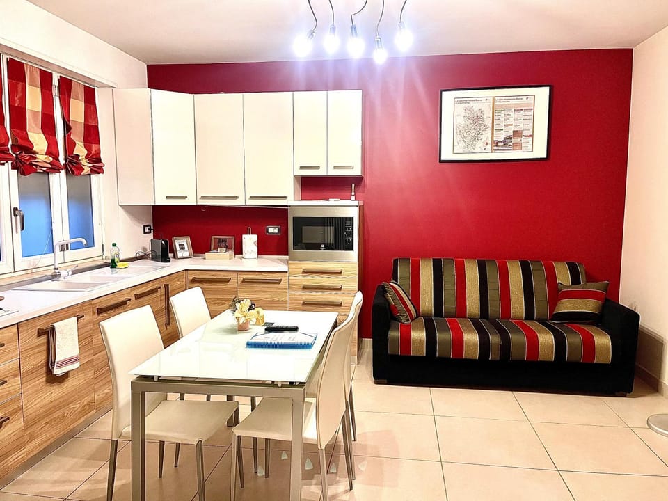 Kitchen or kitchenette, Living room, Seating area, Dining area, pet friendly, stove