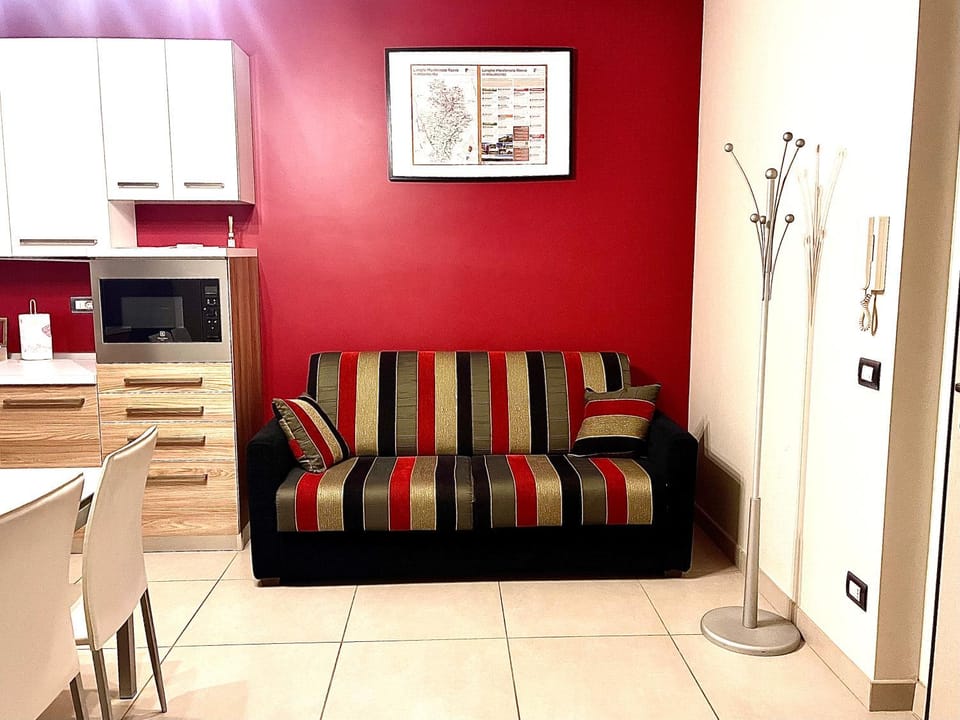 Kitchen or kitchenette, Living room, Seating area, Dining area, pet friendly, stove