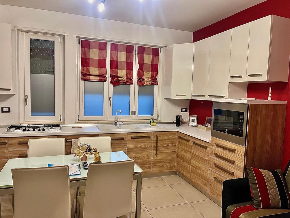 Kitchen or kitchenette, Dining area, dishwasher, oven, pet friendly, stove