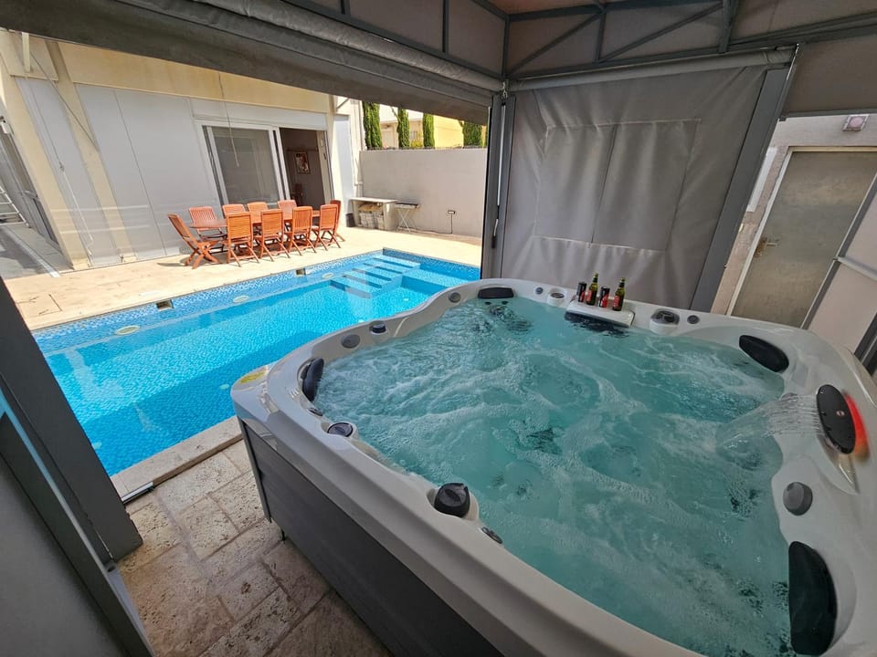 Hot Tub, Balcony/Terrace, Swimming pool