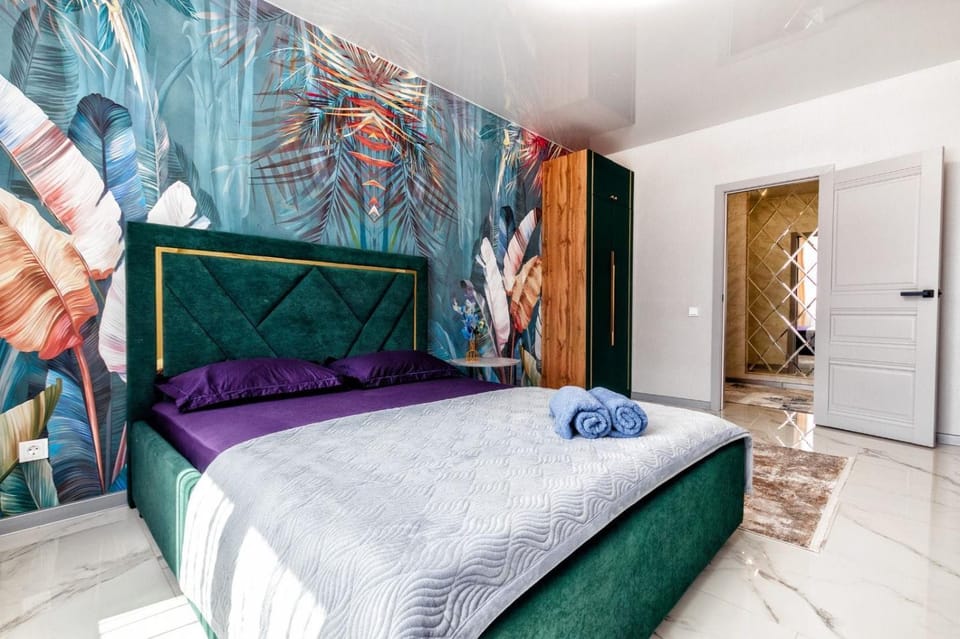 Bed, Bedroom, towels, wardrobe