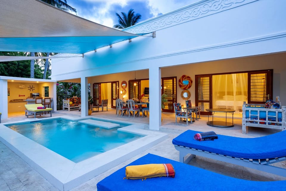 Pool view, Swimming pool, sunbed