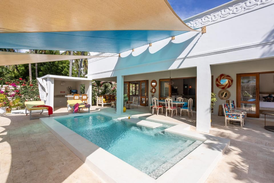 Patio, Pool view, Swimming pool, sunbed