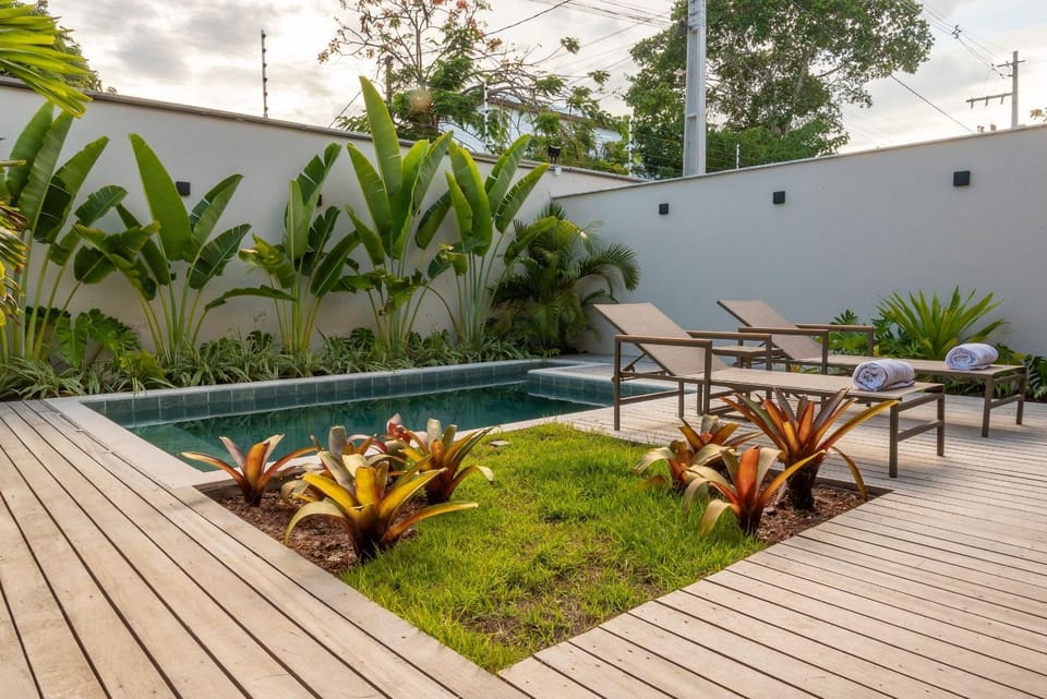 Patio, Spring, Day, Garden, Garden view, Pool view, Swimming pool, Swimming pool, sunbed