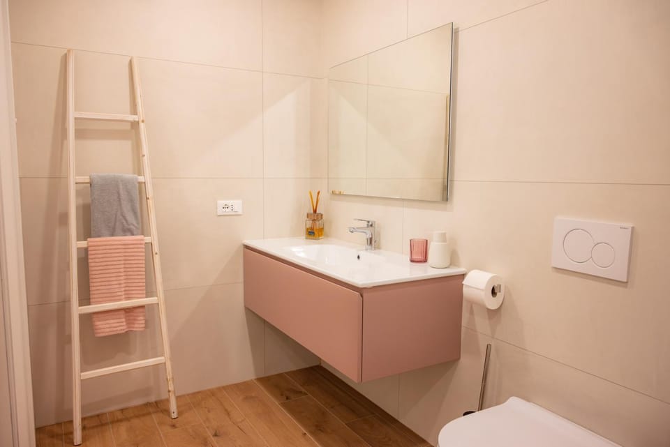 Bathroom, towels