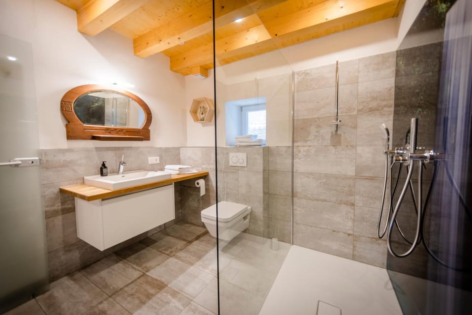 Bathroom, Living room