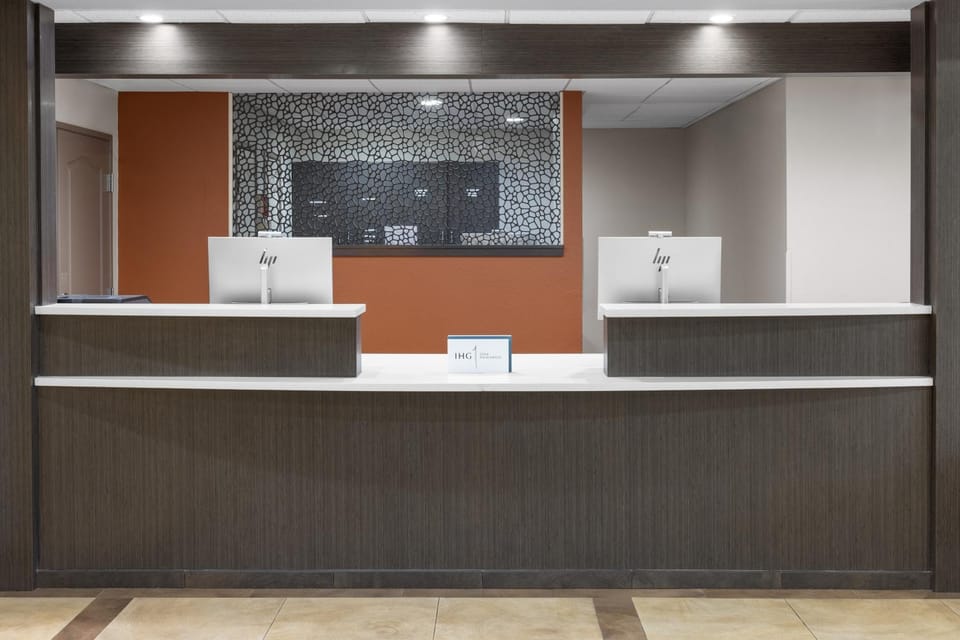 On-site shops, Lobby or reception