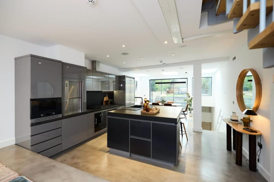 The Hamilton Gardens Hideaway - Modern 4BDR Home with Garden House in City of Westminster