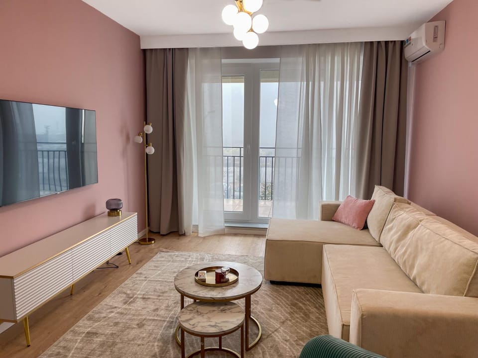 Communal lounge/ TV room, TV and multimedia, Living room, Seating area, Evening entertainment