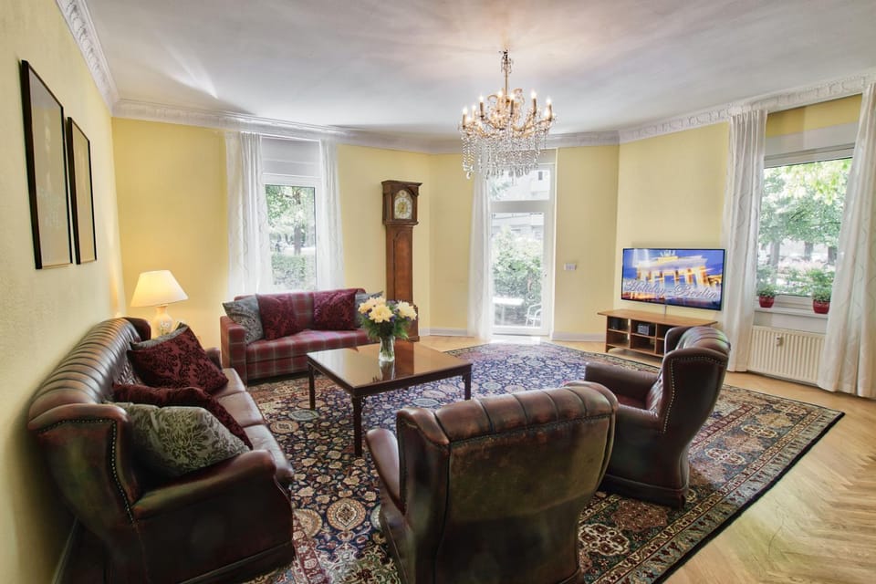 Communal lounge/ TV room, TV and multimedia, Living room, Seating area