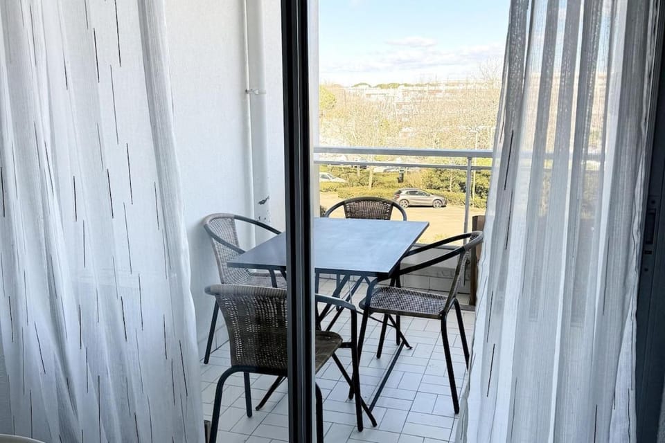 Studio, terrasse, wifi, pkg, La Grande Motte Apartment in La Grande-Motte