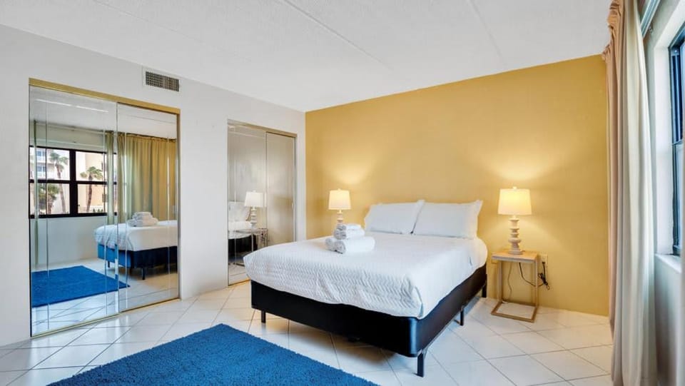 Relaxing Ocean Condo Steps from the Beach Apartment in Daytona Beach Shores