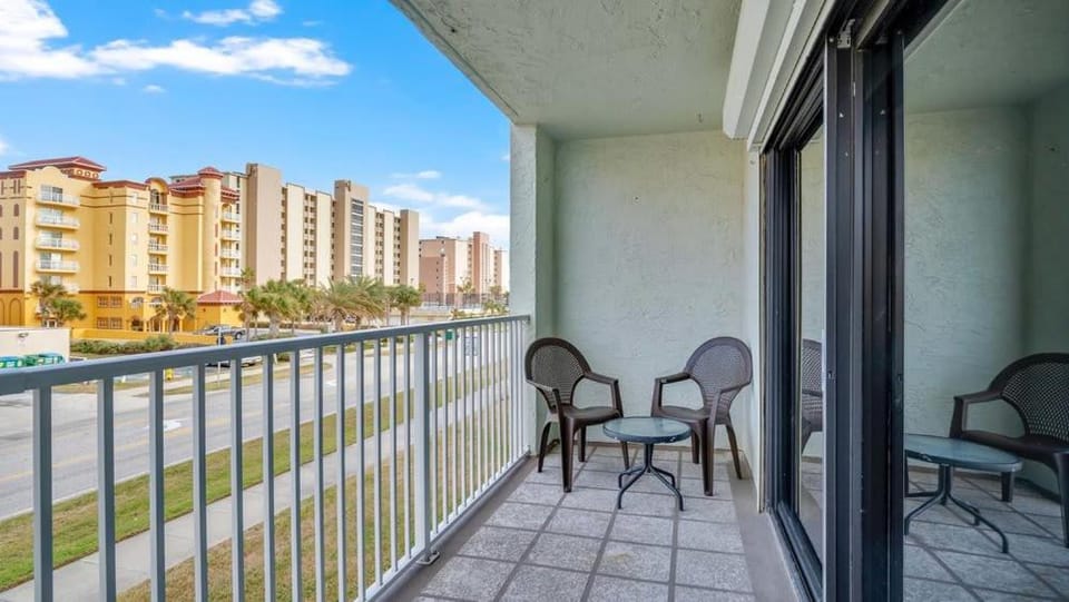 Relaxing Ocean Condo Steps from the Beach Apartment in Daytona Beach Shores