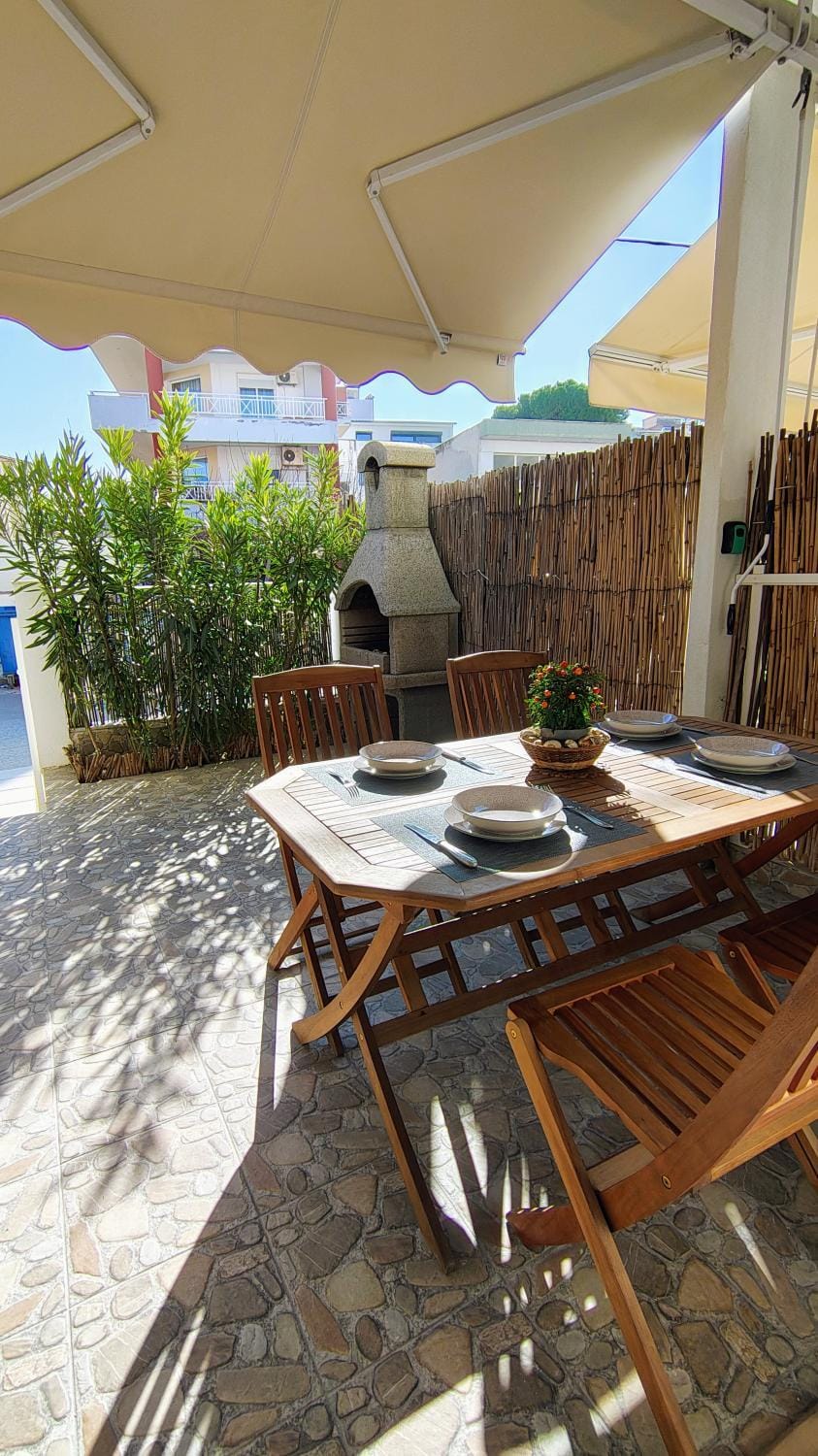 Day, Balcony/Terrace, Seating area, Dining area