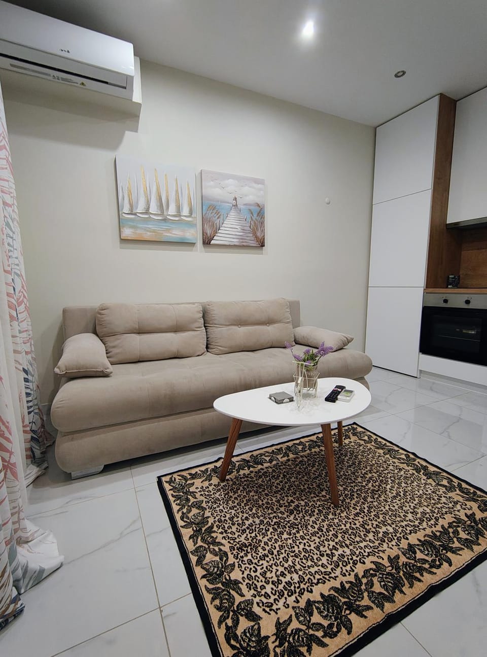 Living room, Seating area, air conditioner