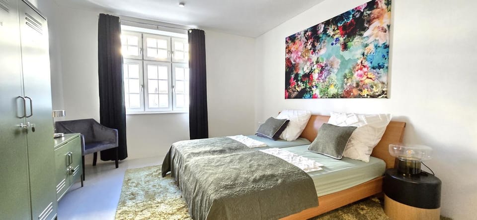 Bed, Photo of the whole room, Seating area, Bedroom, wardrobe