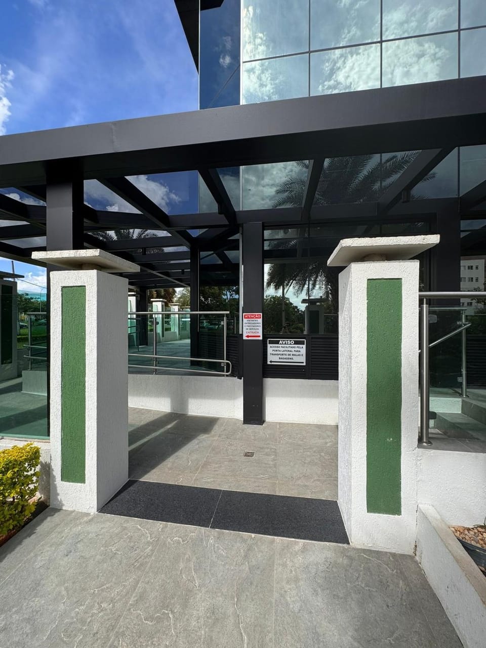 Facade/entrance