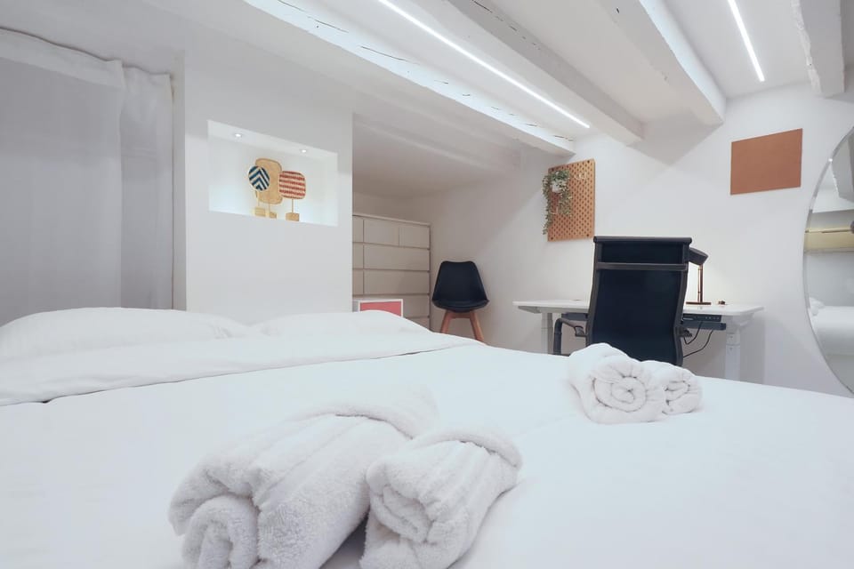 Bed, Photo of the whole room, Bedroom, wardrobe