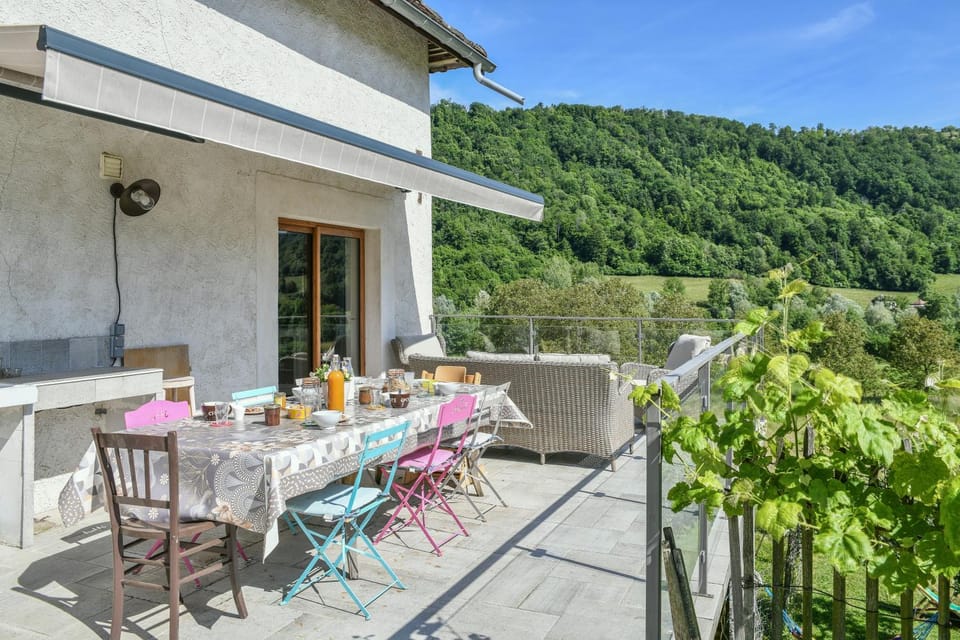 Property building, Balcony/Terrace, Living room