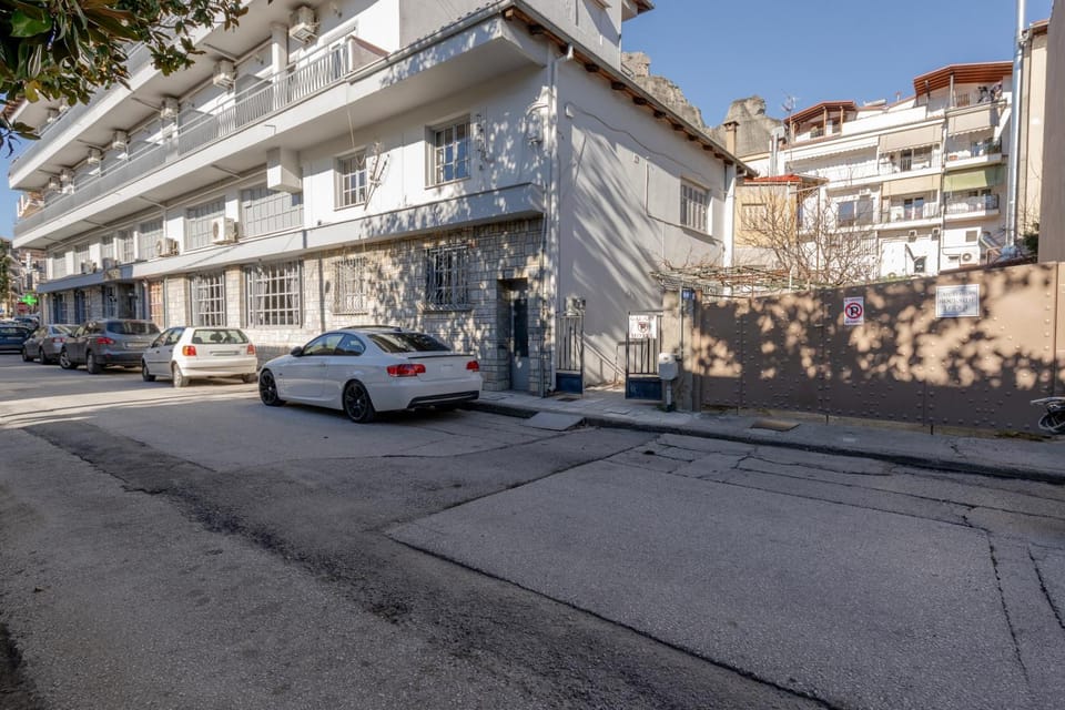 Neighbourhood, Street view, Location