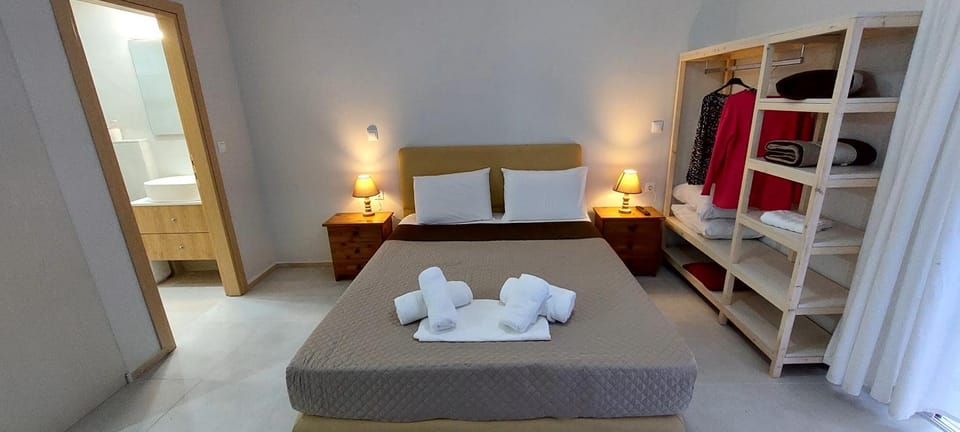 Bed, Photo of the whole room, Bedroom, towels, wardrobe