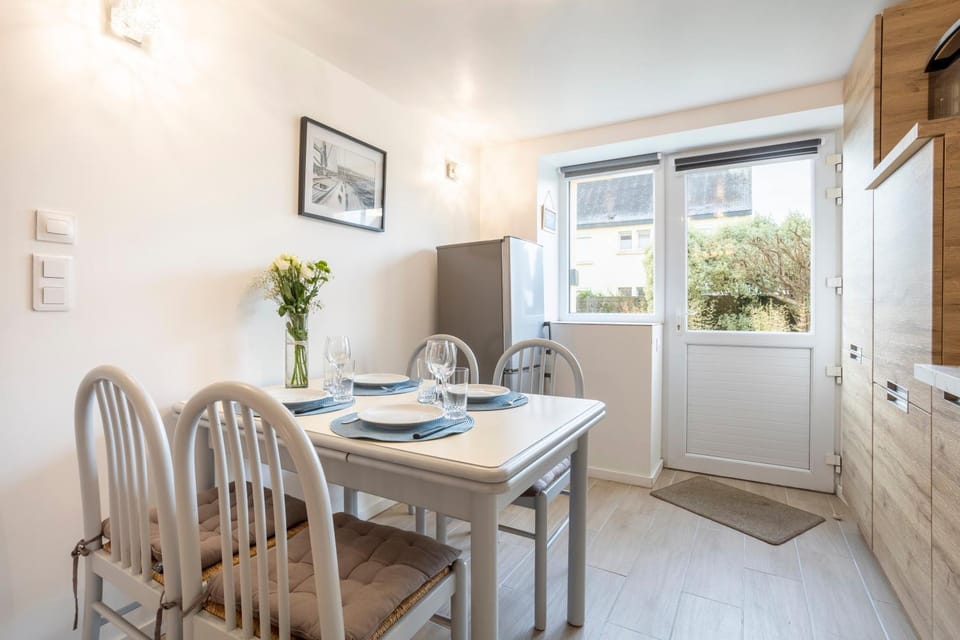 Property building, Kitchen or kitchenette, Living room