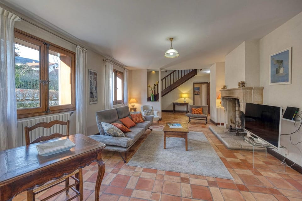 Communal lounge/ TV room, TV and multimedia, Living room