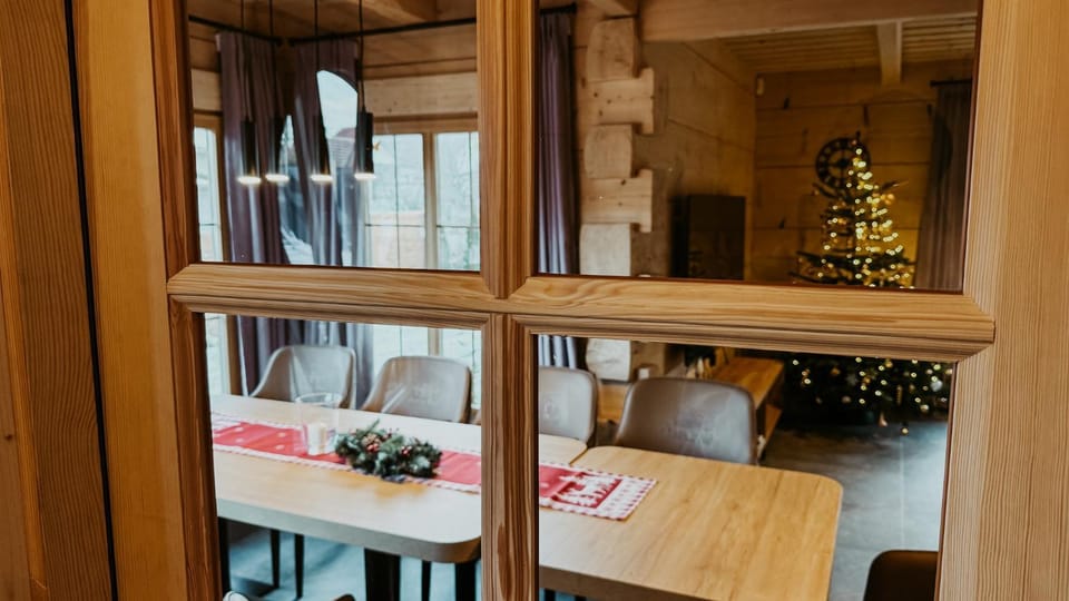 Seating area, Dining area