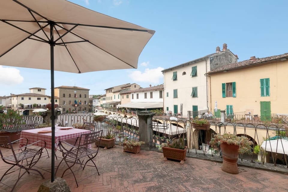 Property building, Balcony/Terrace, Living room