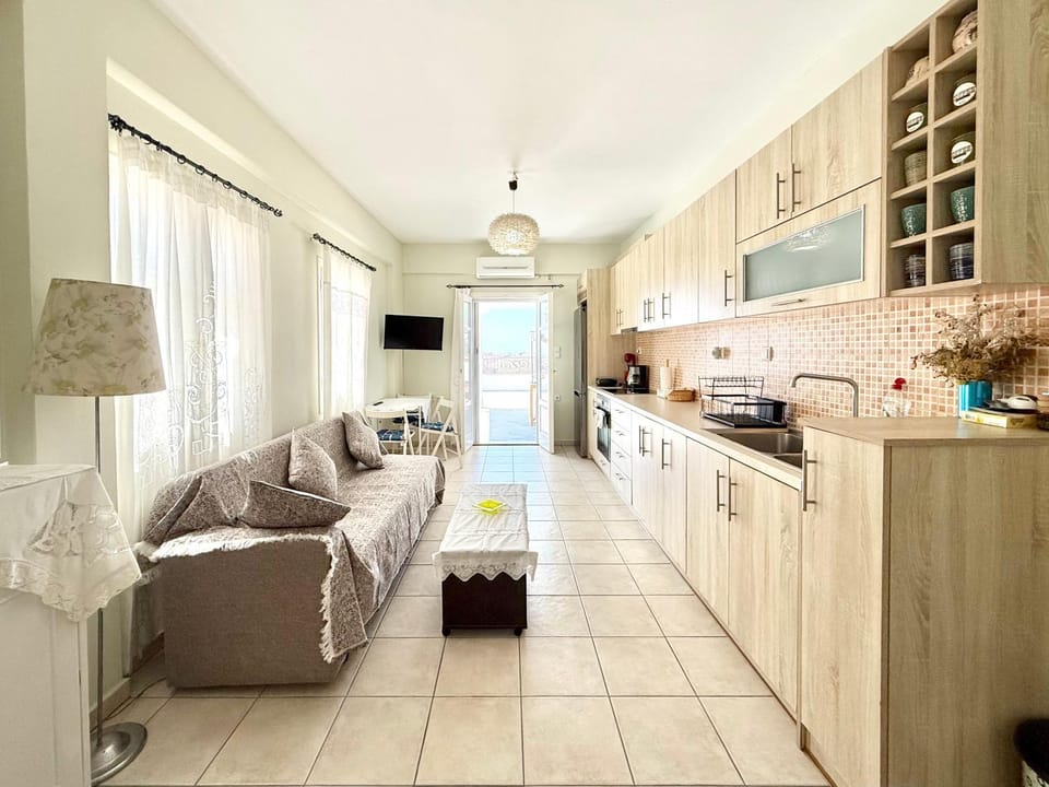 TV and multimedia, Coffee/tea facilities, Kitchen or kitchenette, Living room, kitchen