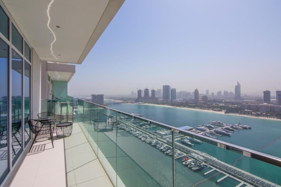 View (from property/room), Balcony/Terrace, City view, Sea view