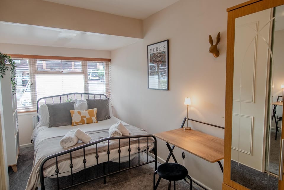 Bed, Photo of the whole room, Bedroom
