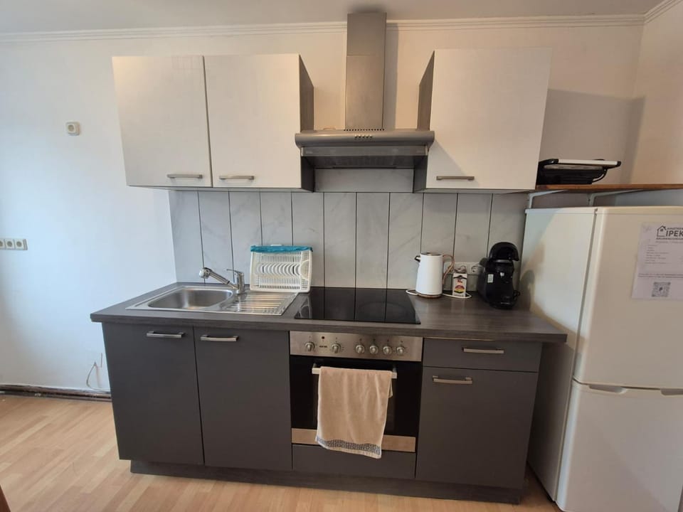 Coffee/tea facilities, toaster, kitchen