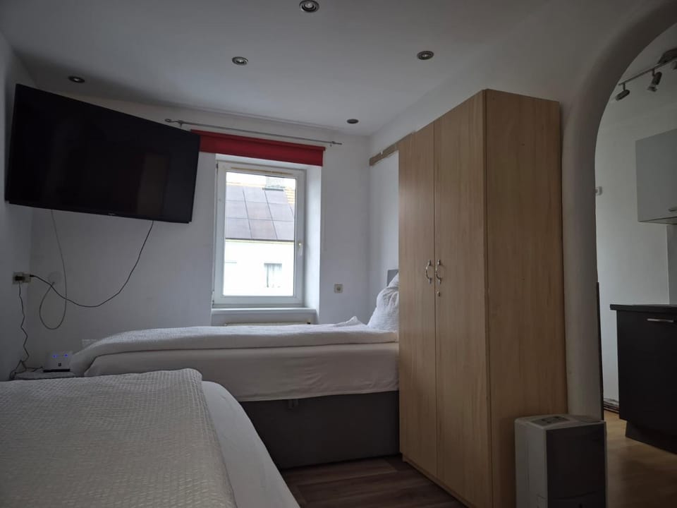 Bed, TV and multimedia, Bedroom, wardrobe