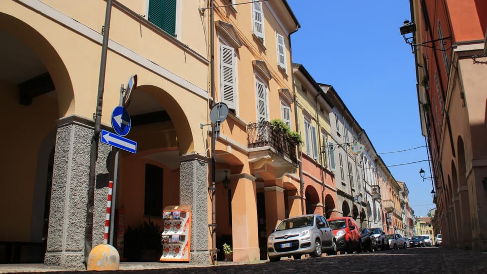 Property building, Neighbourhood, City view, Street view, Location, Parking