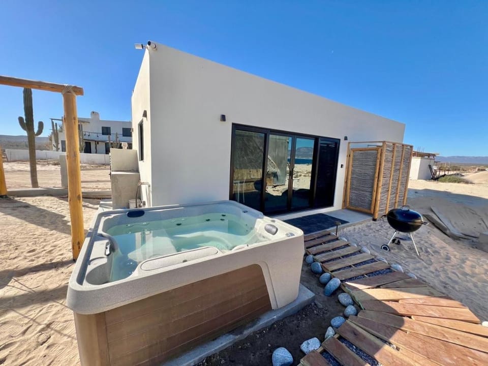 Property building, Hot Tub, Hot Tub, Photo of the whole room