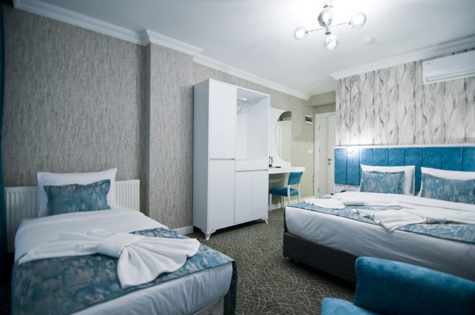 Bed, towels