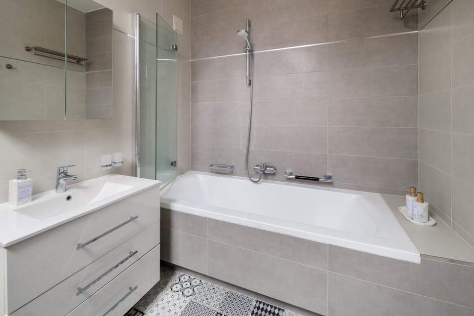Bathroom, Bath