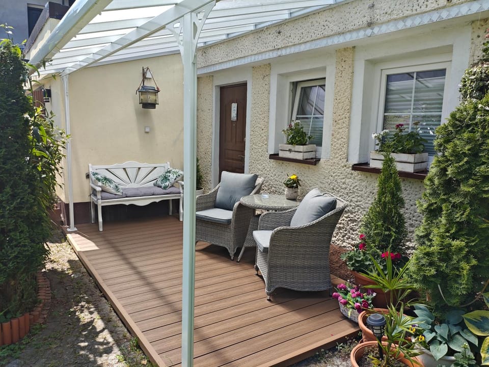 Garden, Seating area, Garden view