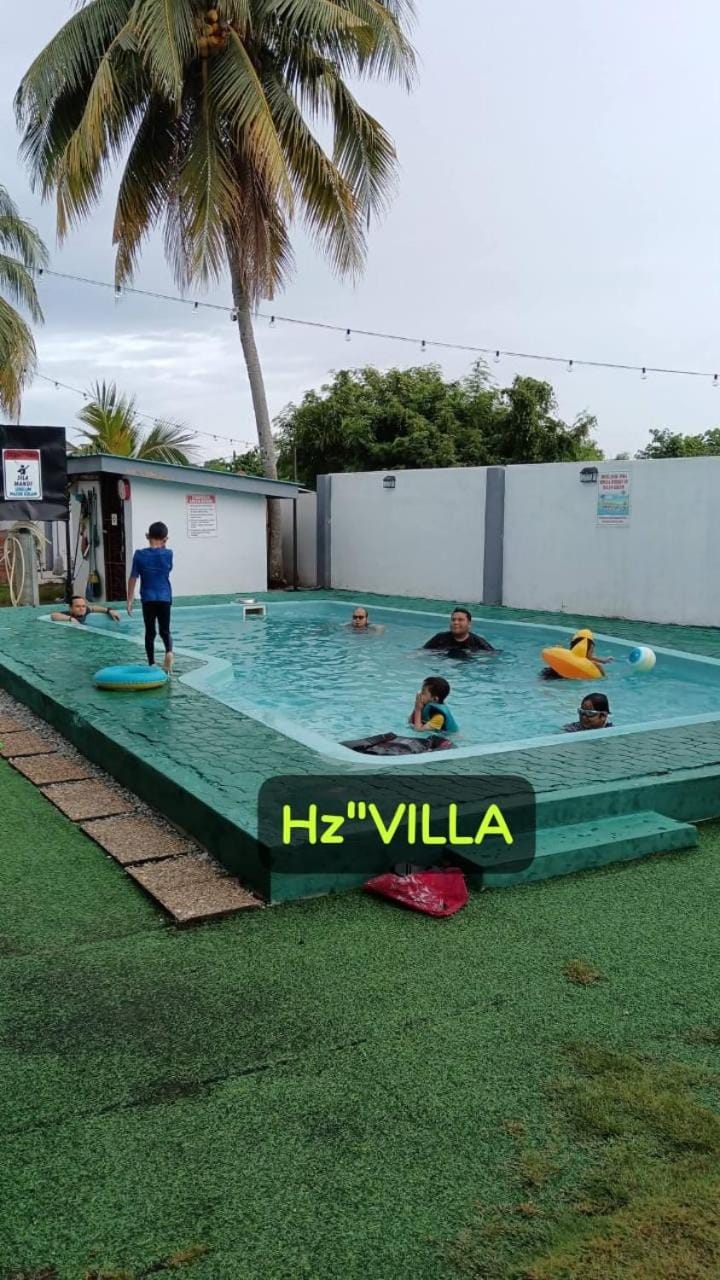 Hzvilla private pool near beach 6bedroom&6toilet free wifi 30pax Villa in Negeri Sembilan, Malaysia