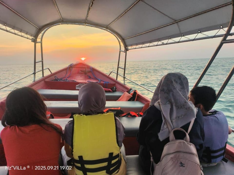 Hzvilla private pool near beach 6bedroom&6toilet free wifi 30pax Villa in Negeri Sembilan, Malaysia