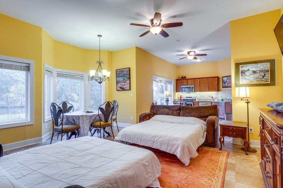 Scenic Studio w/ Dock Access in Fayetteville! Apartment in Fayetteville