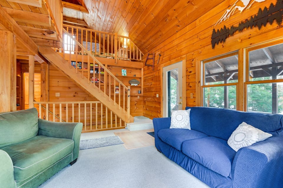 2 Mi to Boat Ramp: Log Cabin in New Hampshire Cabin in Vermont